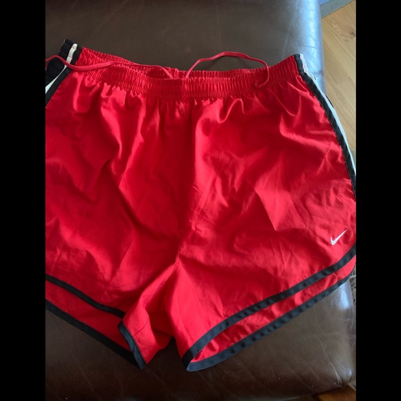 Nike Women's Dry Tempo Shorts Red M